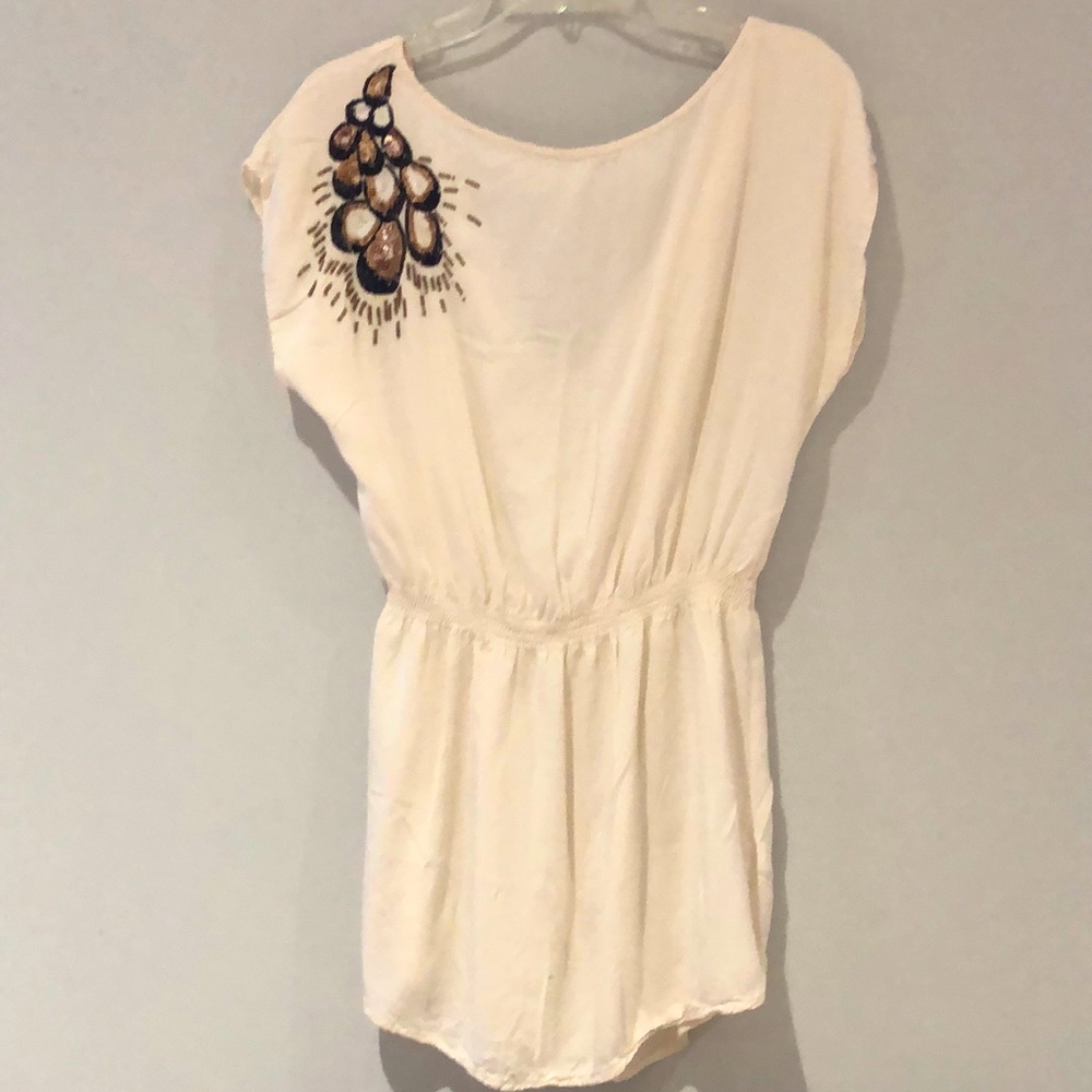 Short dress with front embellishment. Sleeveless. Off white / winter white. Sz 4